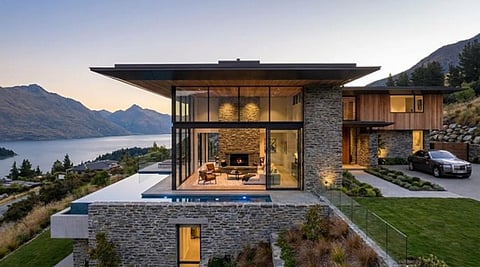 The modern architectural home known as Stelvio, located on Queenstown Hill in New Zealand. 