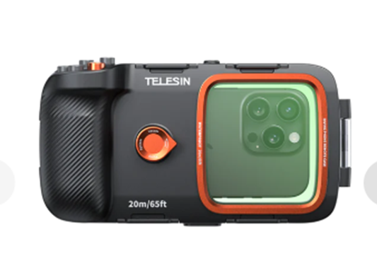 A Telesin smartphone diving case