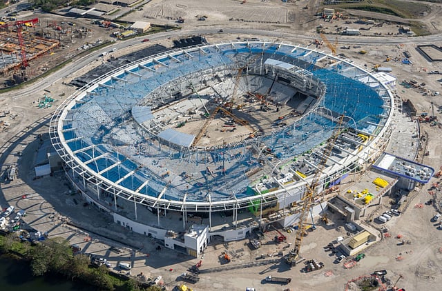 Vista aérea de la construcción del Estadio NU en enero de 2026.