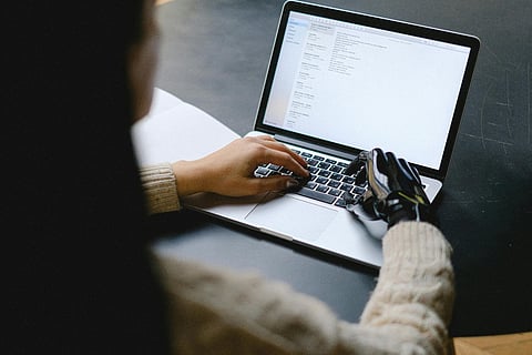 the collaborative relationship between humans and artificial intelligence in modern workflows