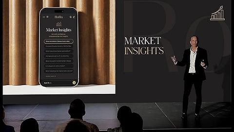 Tim Rodland presents RoRo’s AI-powered Market Insights platform at a luxury real estate event