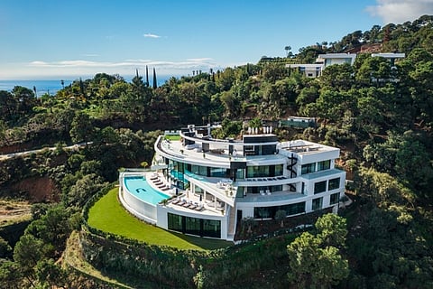 Villa El Único, an award-winning, curved ultra-luxury mansion