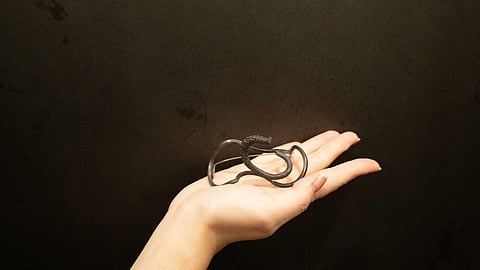 Contemporary sculptural jewelry by Zhuwei Lu from the Reconcile exhibition