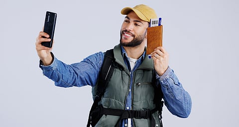 Man holding passport and phone visualizing that Google Wallet