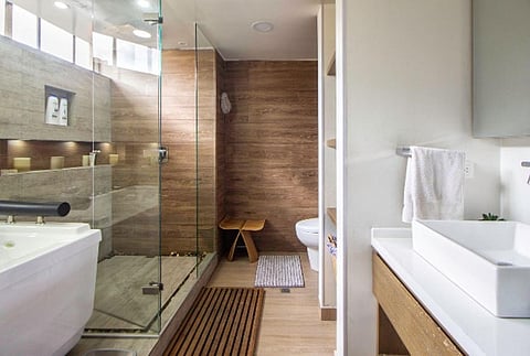 Modern bathroom.