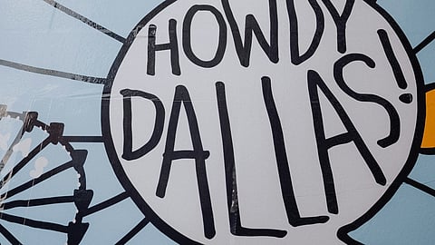 "Howdy Dallas!" mural sign.