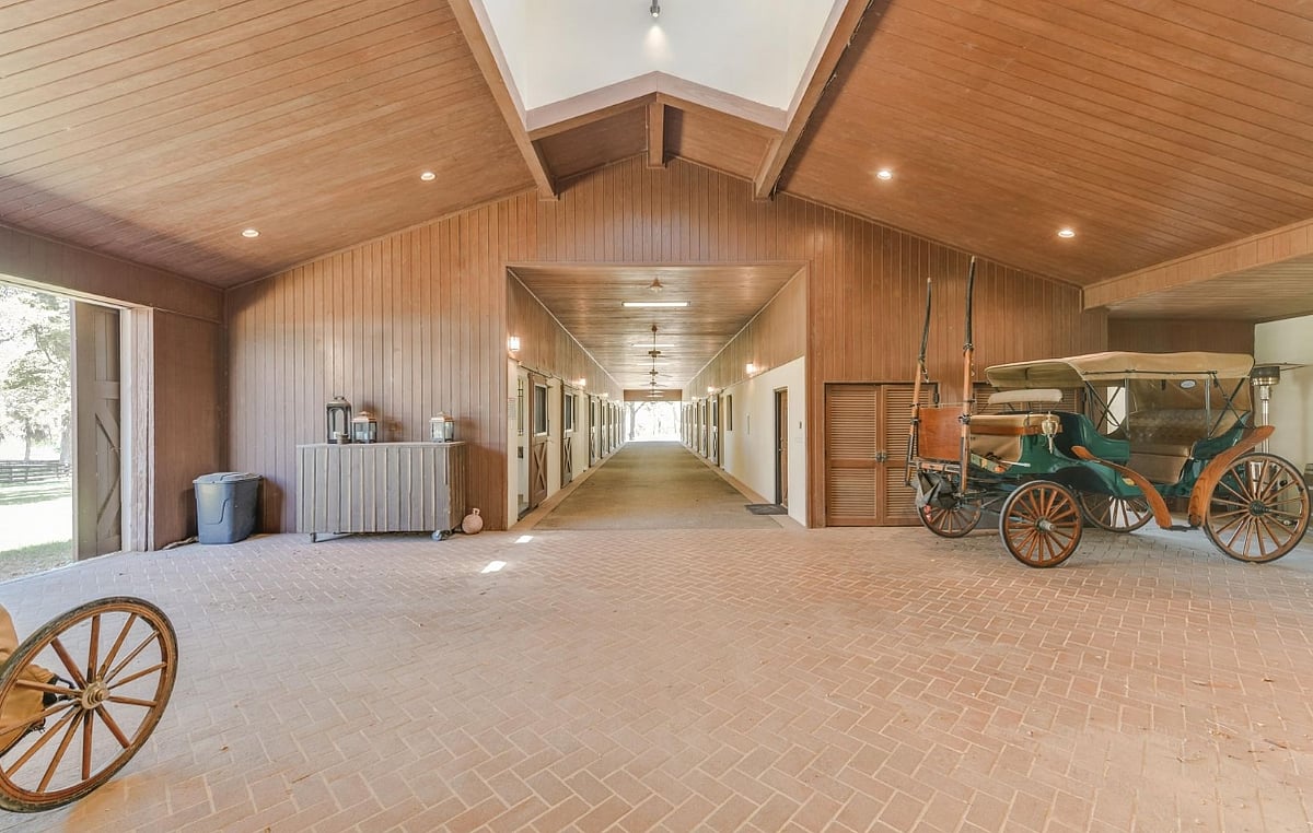 Drake Buys Luxurious $15 Million Texas Ranch