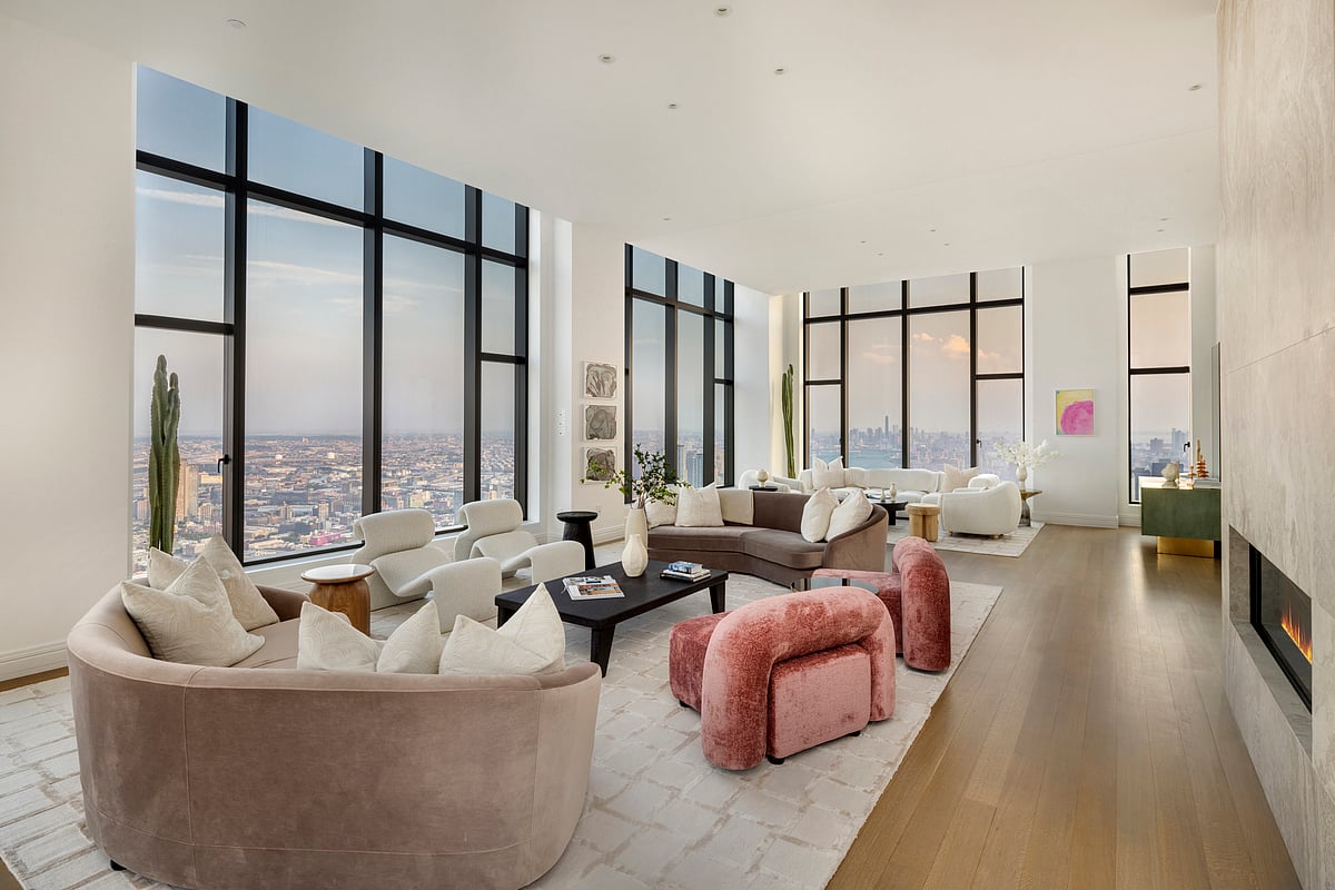Penthouse Living Room Tour タオル TOURING an ELITE NYC DUPLEX PENTHOUSE W RYAN SERHANT | 641