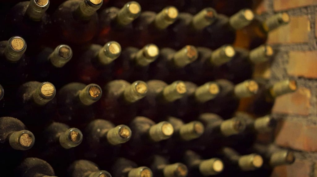 How to Identify Spoiled Wine: Tips from Experts
