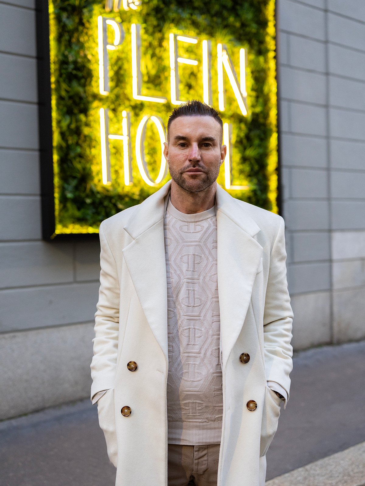 スーツ PHILIPP PLEIN The World of Philipp Plein: Fashion, Hospitality & Fearless Expansion