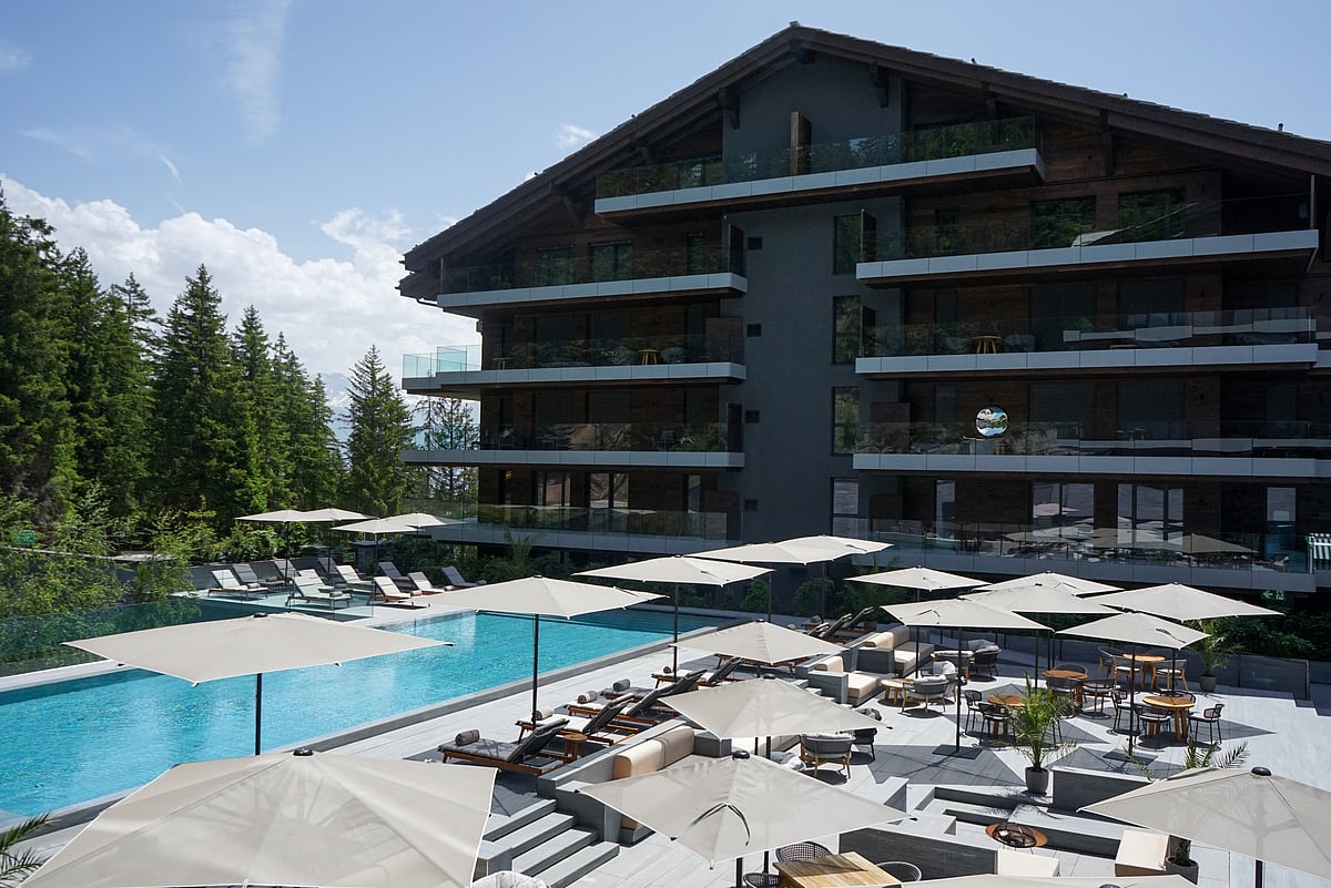 ルシアンペラフィネ マウンテンスカル マルチスワロ カシミヤ クッション 激レア Alpine Wellness: Six Senses Crans-Montana's Summer Retreat Unveiled