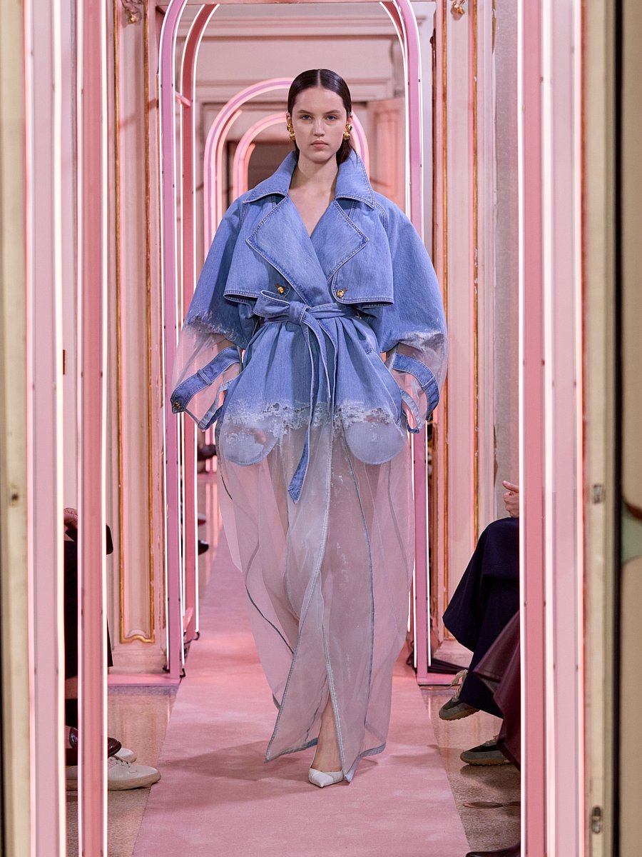 Elisabetta Franchi 2026: Light & Shadow at Palazzo Acerbi
