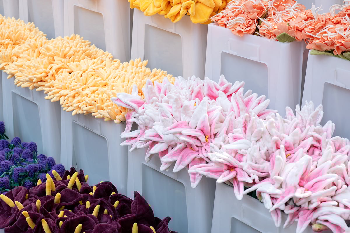 life with flowers 完売 Vivid Recollections Basket Arrangement - Teleflora