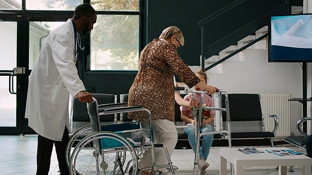 Hospital Transfer Guide: Smooth Move to Skilled Nursing Facility