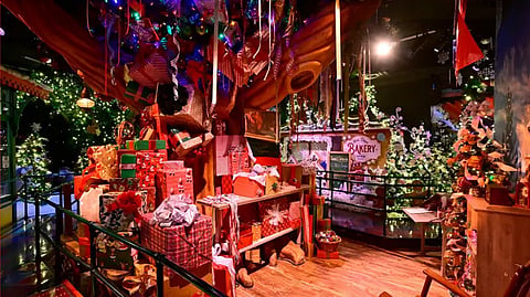 マニー　コラージュ　クリスマス Discover Santaland: Macy's North Pole Magic & Bissinger's