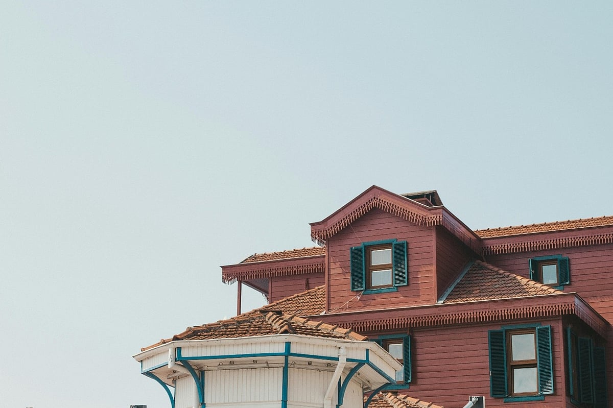 How Long Do Shingle Roofs Last? Lifespan and Factors Explained