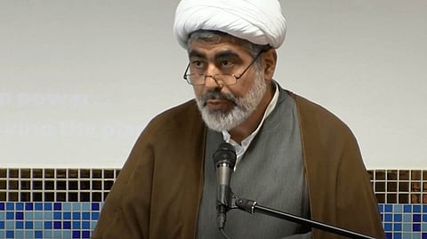 Irankopplad imam utvisas – hyllas av Irankritiker