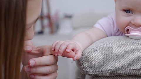 Sverige når historiskt låg nivå av barnafödande: 1,43 barn per kvinna i snitt