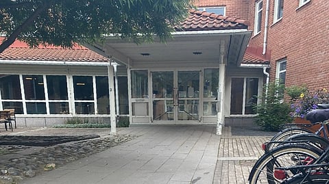 Mannen häktades på sannolika skäl misstänkt för bland annat grovt sexuellt ofredande den 14 mars 2025 samt för grov våldtäkt som ska ha ägt rum den 21 februari 2025.