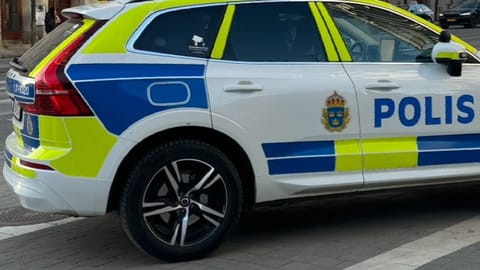 Larmet kom in natten mot måndag.