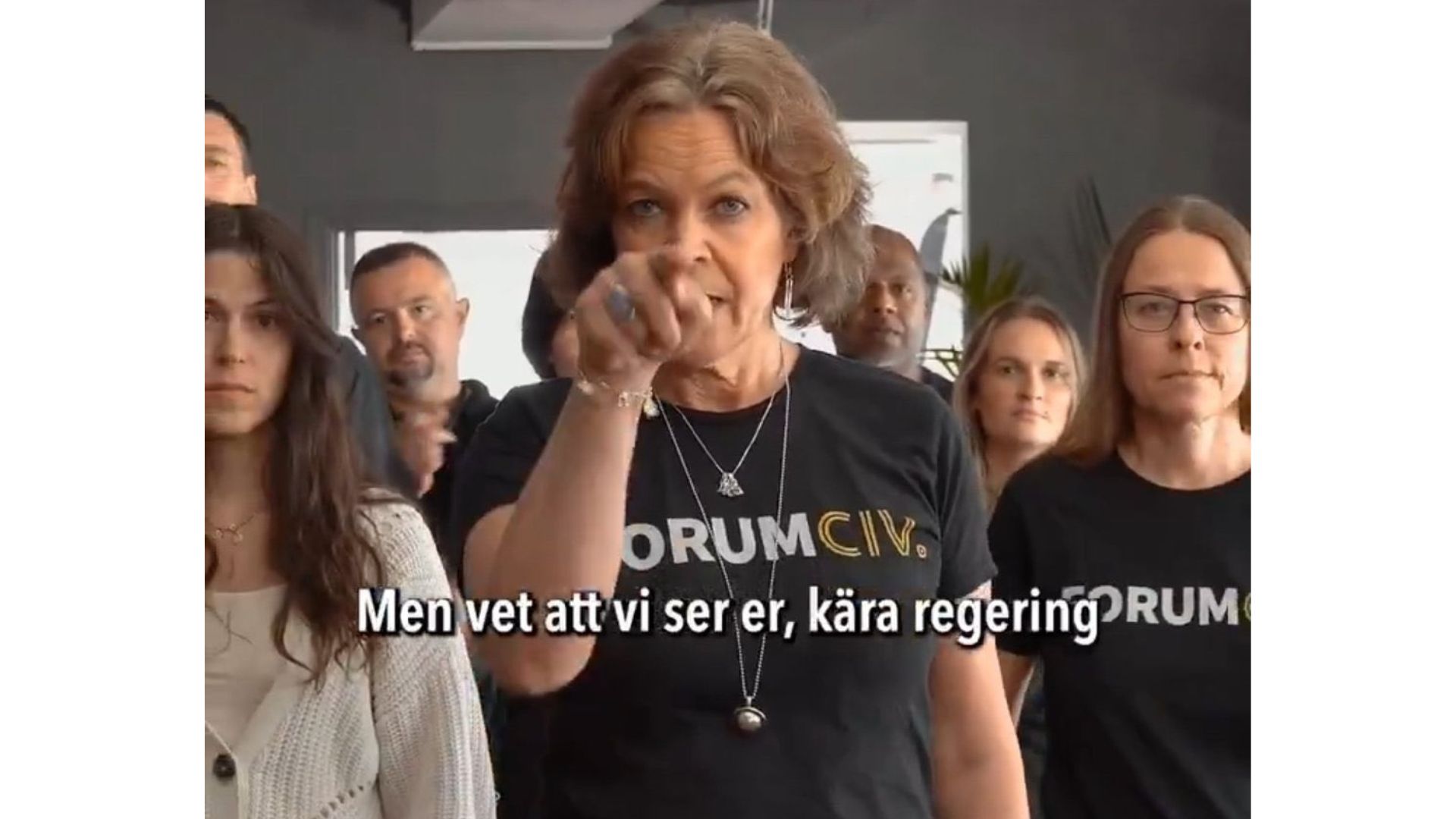 Biståndsorganisationens musikvideo väcker hån