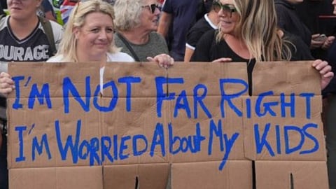 Demonstranter vid asylhotellet The Bell Hotel i Essex.