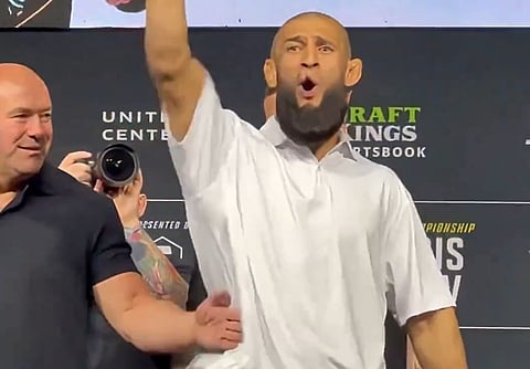 UFC:s vd Dana White (t.v.) och Khamzat Chimaev (t.h.)