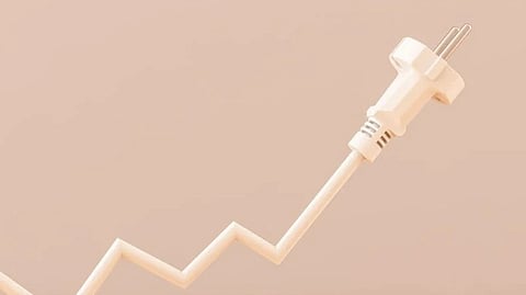 Halva svenska kärnkraften ligger nere: Elpriserna rusar