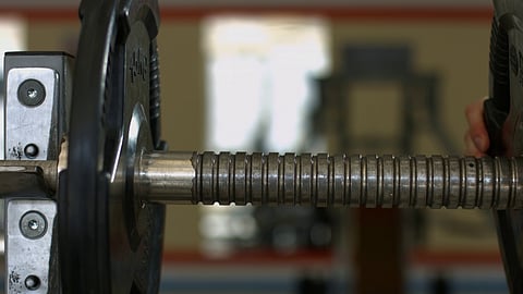 Gick till attack med skivstång – döms för våld mot tjänsteman