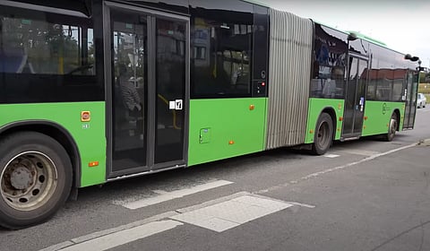 Farthindren i Uppsala tvingar bussarna att krypköra över dem för att inte orsaka obehag för resenärerna och för bussförarna.