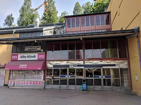 Minderårig häktas efter skjutning i Alby 