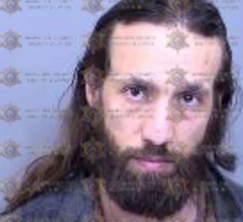 Beväpnad man gripen vid minnesceremoni för Charlie Kirk