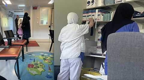 Bilder från kulturkrönikören Linnéa Klingströms besök på en barnakutmottagning i Göteborg.