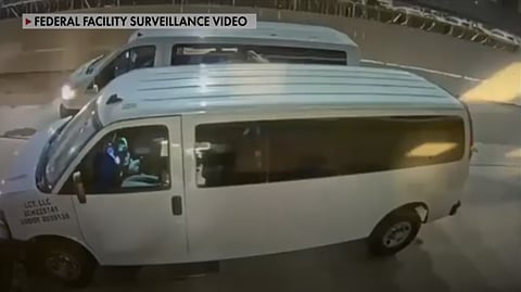 Övervakningsfilmer från ICE-anläggningen i Dallas har släppts.