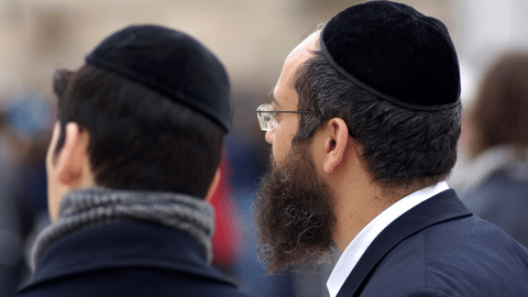 Rabbiner larmar: Judars framtid i Europa hotad – kräver väpnat skydd