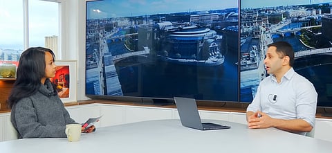 Omid Pasbakhsh i intervju med Riks. 