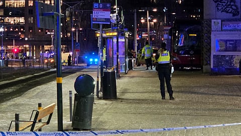 Bussen körde in i en byggnad i Liljeholmen i södra Stockholm.