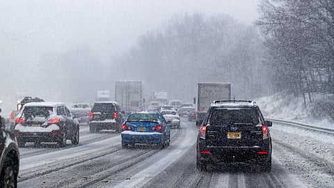 Snö och halka orsakade flera trafikolyckor i södra Hälsingland på tisdagen. 