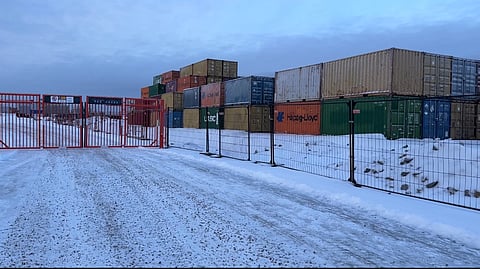 Containerberget med giftigt batterimaterial står kvar på Northvolt i Skellefteå.