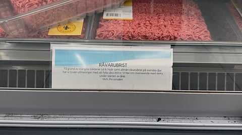 Flera butiker flaggar för tomma köttdiskar.