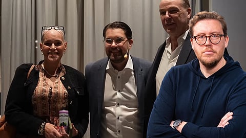 Carl Eos: Dumpen hjälper barnen. Åkesson hjälper Dumpen. Nu måste vi hjälpa Åkesson