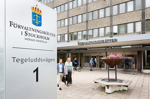 Tjänsteman häktad för grovt mutbrott