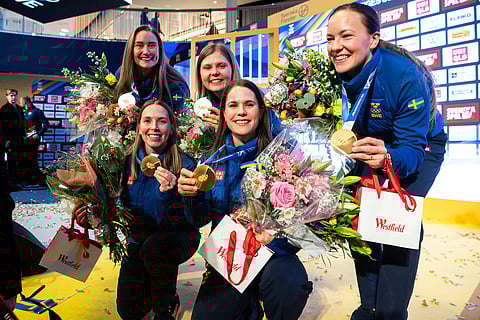 Ebba Andersson, Anna Hasselborg, Sara McManus, Sofia Scharback, Johanna Heldin och Agnes Knochenhauer tog hem guldmedaljer åt Sverige i curling i vinter-OS.