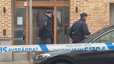 En av skjutningarna skedde vid en port i Solna på tisdagen.