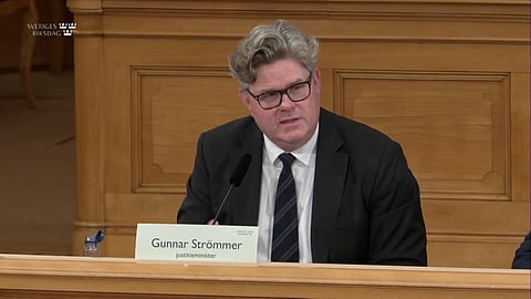 Gunnar Strömmer (M) frågas ut i konstitutionsutskottet.