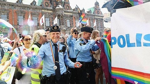 Nu är det slut med poliser i uniform på Pride och andra evenemang - uniformen ska enbart bäras i tjänst.