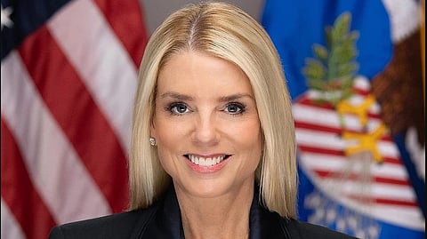 Pam Bondi får sparken. Trump bekräftar själv på sociala medier.