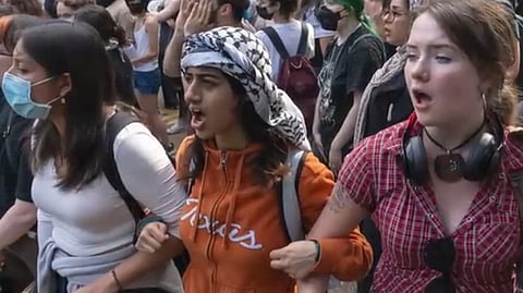 De senaste åren har allt fler protestmarscher på amerikanska universitet urartat i våld. Nu kräver en konservativ grupp hårdare regler.