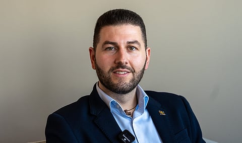 Den tidigare KD-politikern Aday Bethkinne startar nytt parti. 
