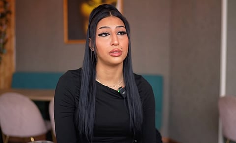 Sara i intervju med Riks. 